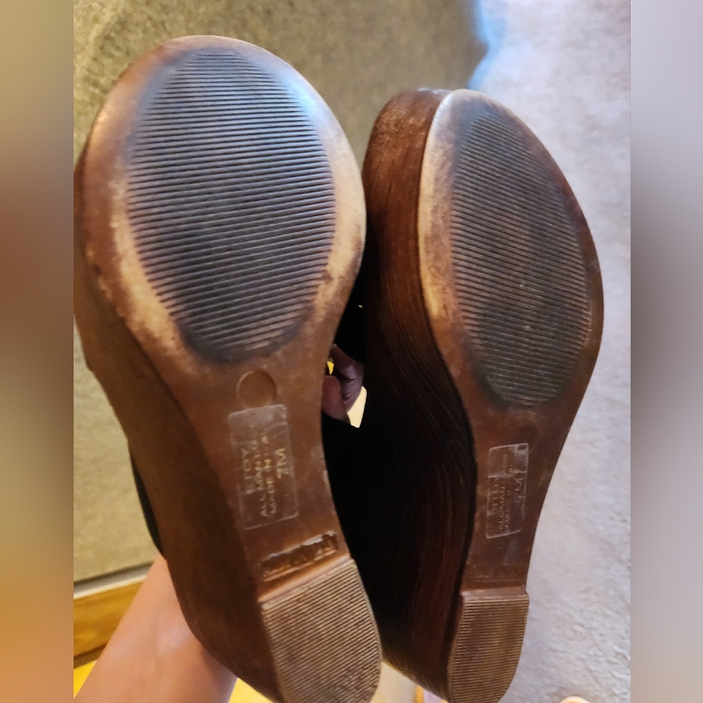 Women's Wedge Heels - Picture 4 of 5